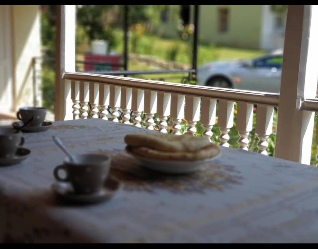 Guest House Lailashi Surmushi 外观 照片