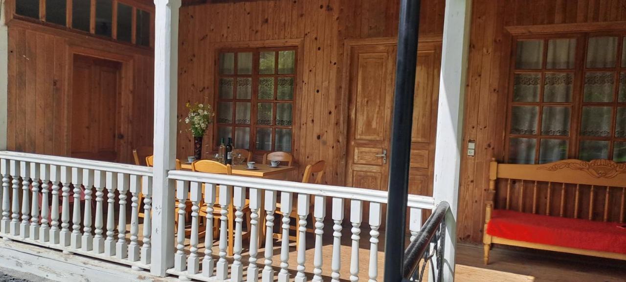 Guest House Lailashi Surmushi 外观 照片