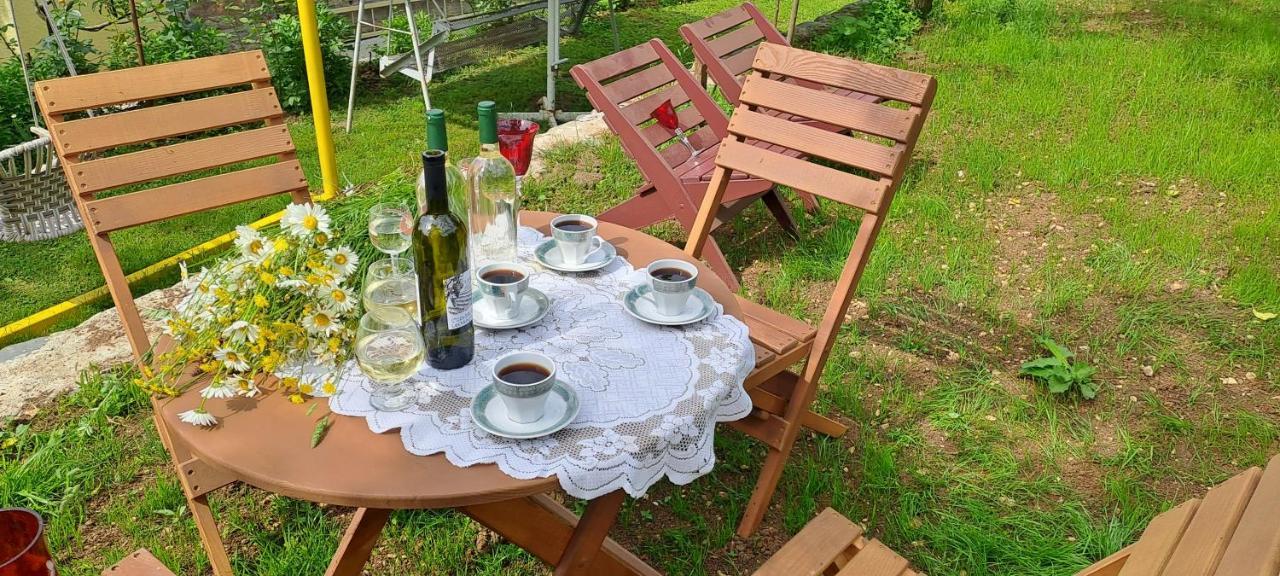Guest House Lailashi Surmushi 外观 照片